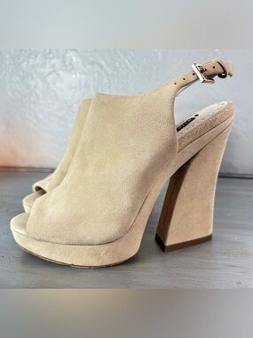 Alice + Olivia Cream Suede Platform Slingback Sandals Size 36/6